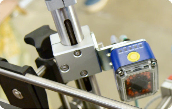 자동 액체 충전 장치 높은 충전 정확성으로 포장용 다양한 액체 유형을 처리 할 수 있습니다.