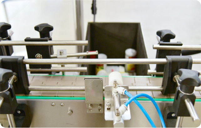 변수 충전 부피 화학 액체 충전 기계 액체 포장용으로 높은 충전 정확도를 제공하는 사용자 정의 옵션